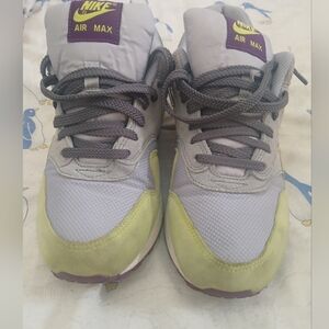 Nike Air Max Women's Gray and Green Sneakers